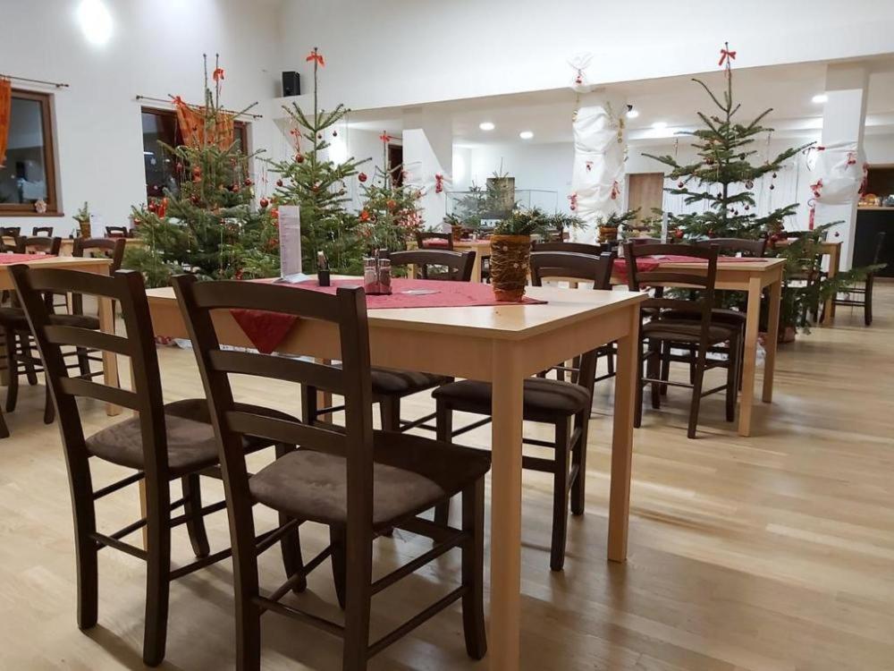 Pension A Restaurace U Sousedu Strazny Esterno foto